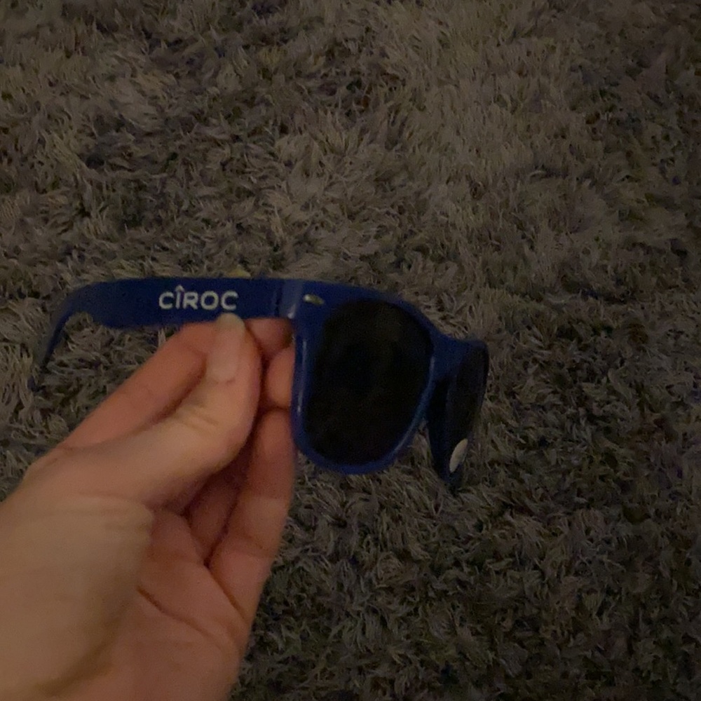 Blue sunglasses - Picture 3 of 3